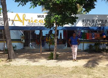 mozambique/tofo-beach/shop/mulher-africana-sarongs-and-salao