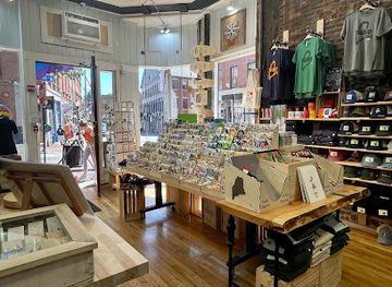 maine/south-portland/shop/the-maine-souvenir-shop-portland