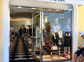 italy/capri/shop/prada-capri-via-roma