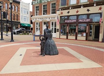 illinois/lincoln-home-national-historic-site/shop/lincoln-family-statue