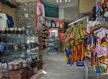 the-bahamas/new-providence/shop/nassau-straw-market