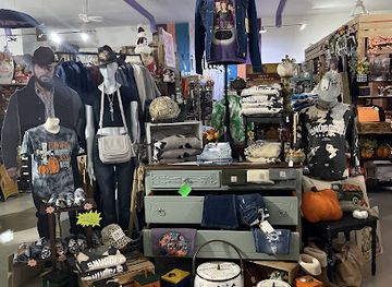nebraska/loess-hills/shop/flippin-vintage-boutiques-thrift