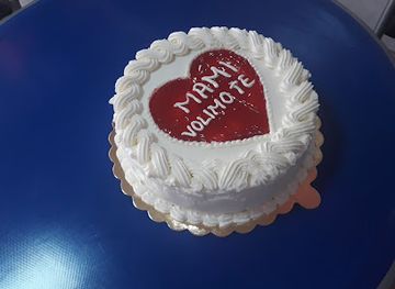 montenegro/lakes-of-plav/shop/poslasticarnica-venecija