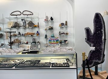 california/santa-monica/shop/wonders-of-the-world