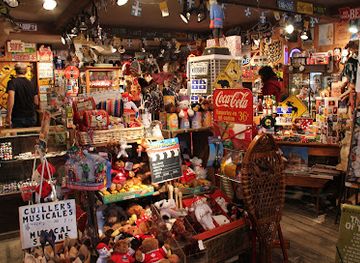 canada/quebec-city/saint-sauveur/shop/magasin-general-p-l-blouin-gift-shop-souvenirs-maple-syrup-novelty-t-shirts-record-shop