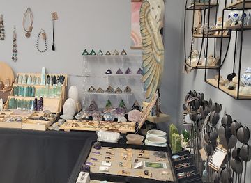 rhode-island/aquidneck-island/shop/the-lion-s-gateway