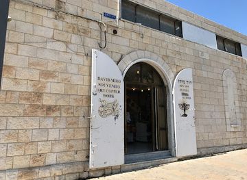 israel/akko/templar-tunnel/shop/david-miro-souvenirs-art-copper-works