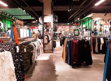 hungary/pecs/shop/cropp