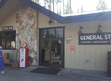 wyoming/grand-teton-national-park/shop/signal-mountain-lodge-general-store