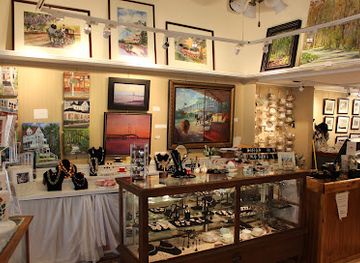 michigan/mackinac-island/shop/lilacs-lace-gift-shop