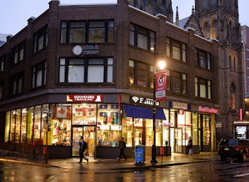 canada/montreal/shop/souvenirs-l-ours-blanc