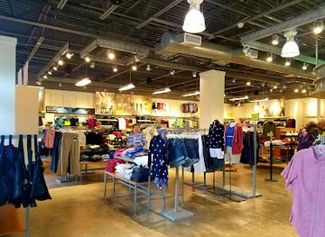 massachusetts/berkshires/shop/eddie-bauer-outlet