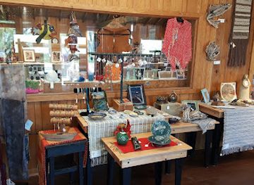 wisconsin/madeline-island/shop/woods-hall-gallery-and-studios