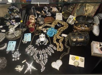 pennsylvania/allentown/shop/friends-boutique