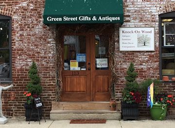 kentucky/bluegrass-region/shop/green-street-gifts-antiques