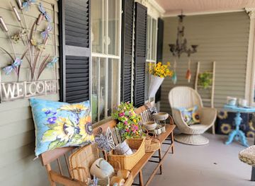 new-hampshire/carroll-county/shop/the-porch