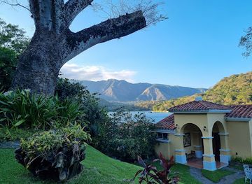 el-salvador/lake-coatepeque/shop/coatepeque-lake-cabinets