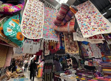 mexico/huichol-sierra/shop/mercado-de-artesanias