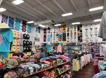 tennessee/dollywood/shop/live-alligators-souvenir-store