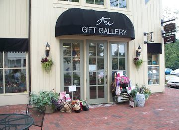 massachusetts/western-massachusetts/shop/the-village-commons