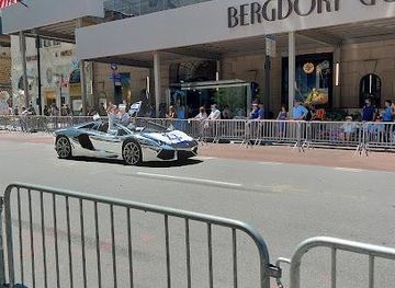 connecticut/stamford/shop/bergdorf-goodman