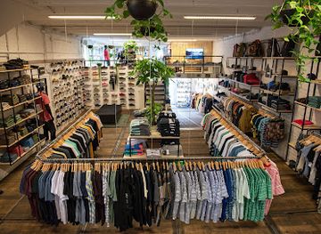 belgium/land-of-waas/shop/stoked-boardshop