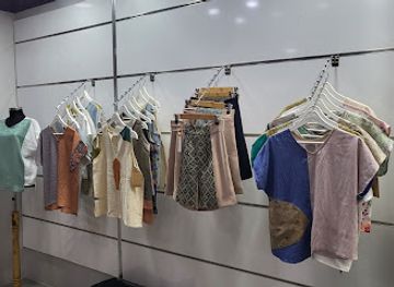 turkiye/kusadasi/shop/handmade-persian-gift-shop-silk-woman-shirts-and-silk-ties