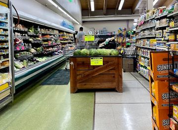 south-dakota/belle-fourche-reservoir/shop/lueders-food-center