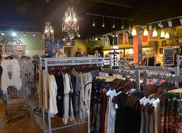 illinois/rockford/shop/roxy-carmichael-boutique