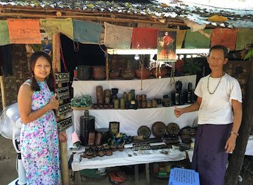myanmar-burma/bagan/shop/win-family-lacquerware-shop