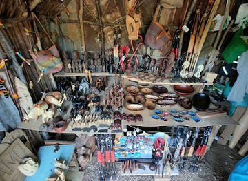 kenya/diani-beach/shop/hamisi-s-wood-carving