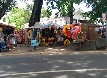 seychelles/ile-aux-serpents/shop/beau-vallon-street-shopping
