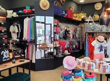 cabo-verde/praia-de-chaves/shop/bazaar-co