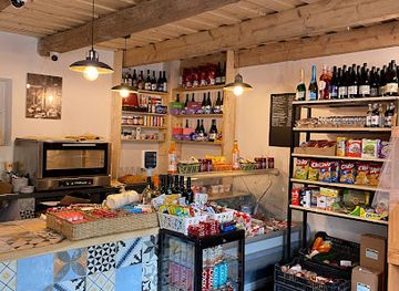 hungary/balaton-uplands/shop/bodza-boltja-es-kavezoja