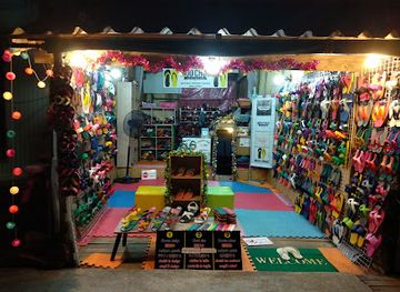 thailand/koh-chang/shop/moo-chuu-koh-chang-custom-made-sandals-flip-flops-bangbao-pier