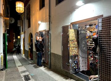 spain/granada/albaicin/shop/artesanias-bayan-abio