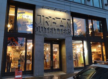 canada/quebec/shop/urban-outfitters