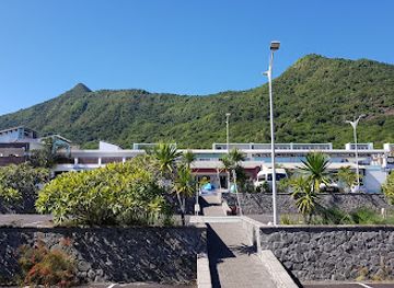 mauritius/seven-coloured-earths/shop/village-walk-shopping-centre