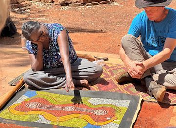 australia/uluru-kata-tjuta-national-park/shop/maruku-arts-dot-painting-workshop