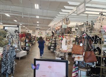 arkansas/little-rock/shop/painted-tree-boutiques-west-little-rock