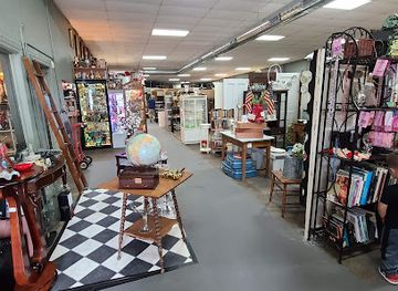 indiana/northwest-indiana/shop/antiques-on-main