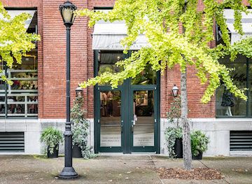 tennessee/chattanooga-riverfront/shop/embellish-collection