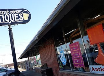 mississippi/tupelo/shop/the-rusted-bucket-antiques