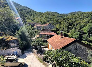 montenegro/skadar-lake-region/shop/garnet-winery
