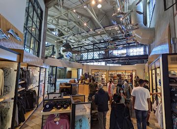 california/monterey/downtown-monterey/shop/gift-and-book-store