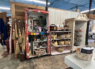 tennessee/knoxville/shop/inner-perfect-curiosities-shop-apothecary-community-space-intuitive-energy-classes-more