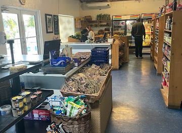 the-bahamas/harbour-island/shop/captain-bobs-marketplace