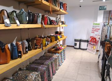 pakistan/karachi/clifton/shop/ideas-clifton-block-9-razi-towers