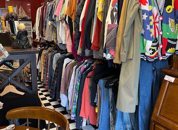 japan/izu/shop/thrift-store-lit