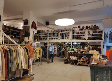 hungary/vertes-mountains/shop/retrock-designer-vintage-store